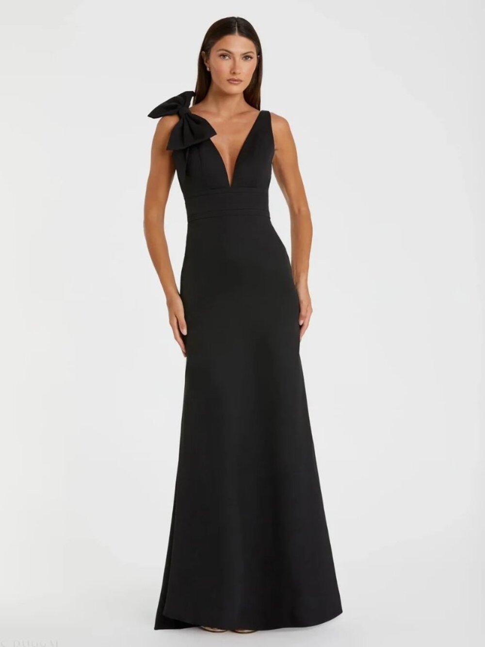 Mac Duggal Black Sleeveless V Neck Bow Detail A-Line Gown, Size 6